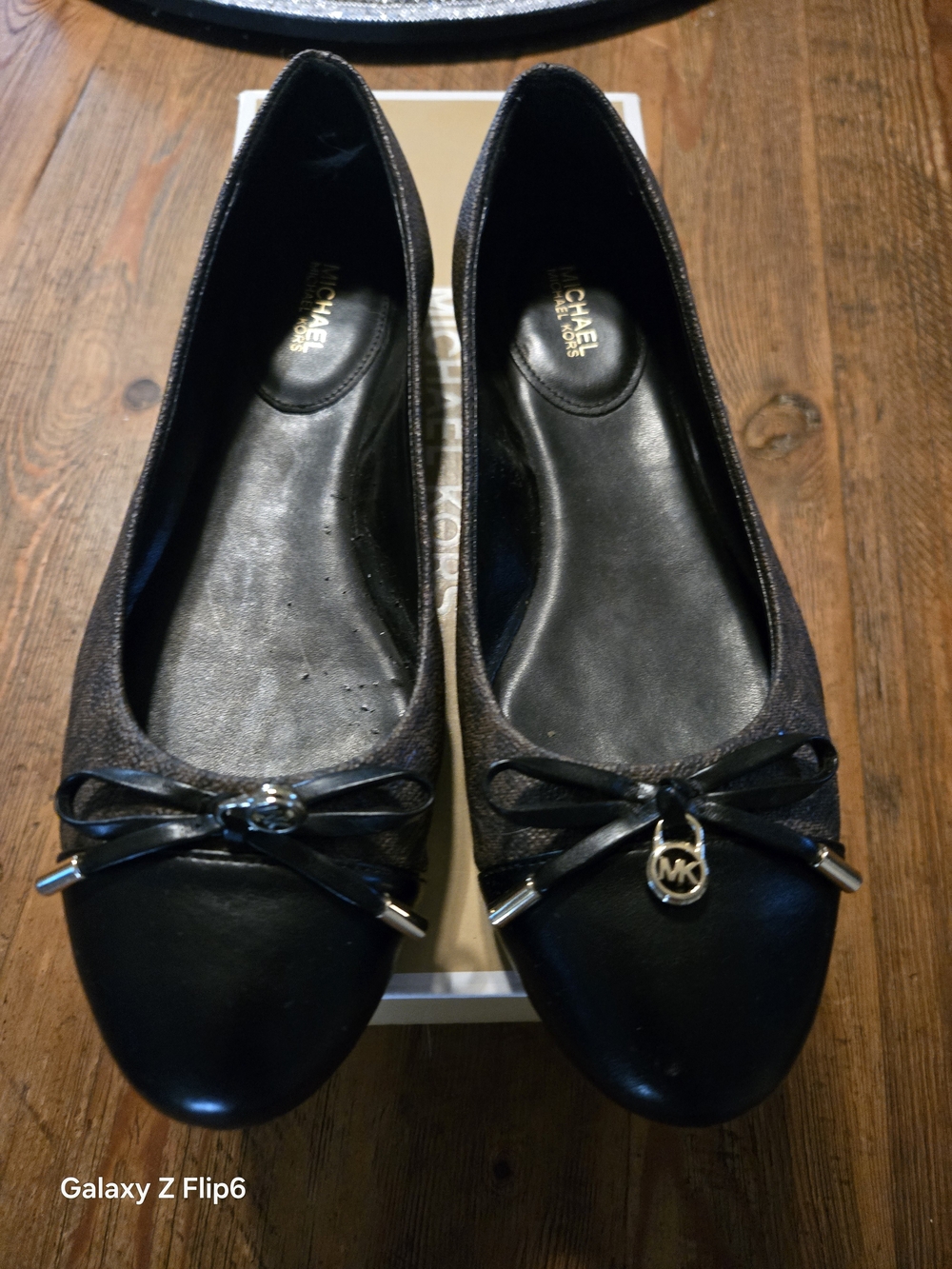 Michael Kors Black Leather Bow Ballet Flats - Picture 5 of 5